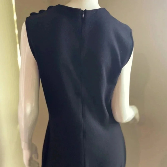 Calvin Klein Black Sleeveless 3 button Stretch Shell Dress. Size Medium - Picture 3 of 7